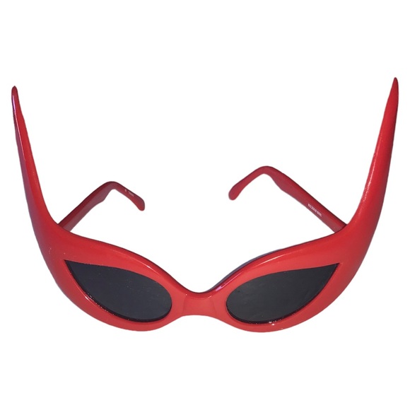 Red Color Bat Fashion Statement Sun Glasses - Picture 5 of 7